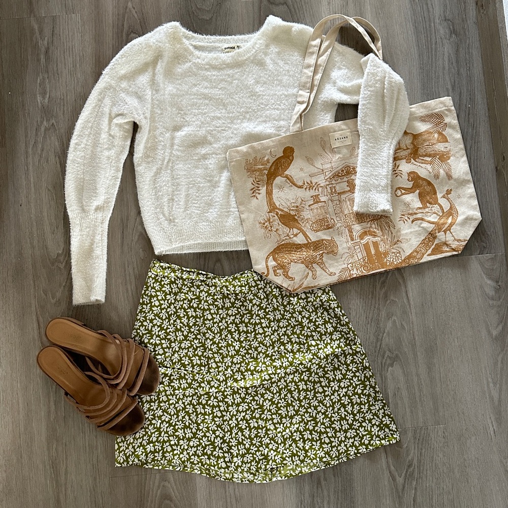 Fuzzy White Cropped Crew Neck Sweater
